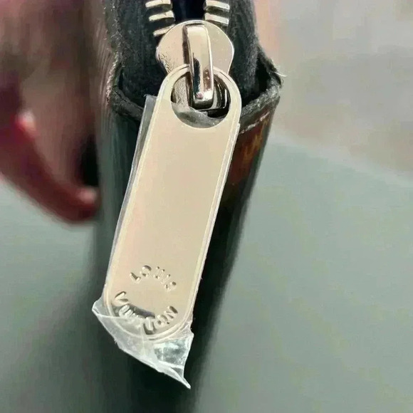 EUC Louis Vuitton Epi Noir zippy wallet full inclusion and new zipper pull - Picture 9 of 14